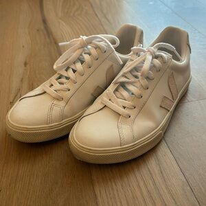 Womens Veja leather Esplar size 6